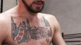 Handsome coworkers Leeroy Jones and Isaac Parker in a sweaty fucking session