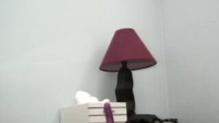 Amateur drills her holes with vibrators and gets facialized