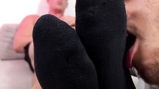 Muscular Drew Harper got his feet sucked and worshiped by his straight friend