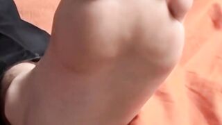 Straight athletic guy Hank loves to show off his bare feet to his viewers
