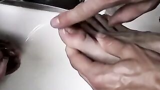 ToesXXX.com - Butt buddies' dirty feet worship in the kitchen