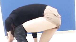 Adorable Japanese pissing her panties and fills the cup