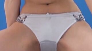 Beautiful Japanese babe fills bowl with her hot yellow piss