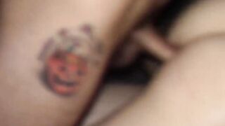 Tattoed stud loves fucking and sucking cocks while being in between