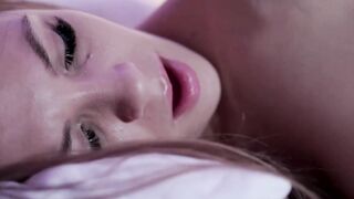 FemJoyXXX.com - Stunning babe climaxes using only her hands in solo play Hoe 2