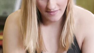 FantasyXXXMassage.com - Kiarra Kai tribs MILF Ryan Keely's busty body