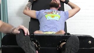 MaleFeetXXX.com - Straight jock's sole seduction by an old tickling pro
