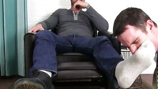 MaleFeetXXX.com - Beau Reed's ultimate feet licking experience