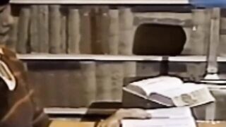 RetroDudes.com - Nerdy college students blow each other in the library