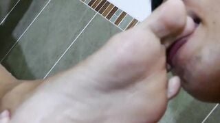 TwinkysFeet.com - Latino twink toes receive cumshot after bathtub bareback and loves