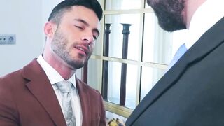Classy bearded jock Andy Star deepthroats big throbbing cock