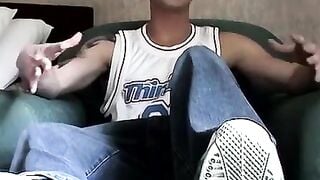 ToesXXX.com - Feet worshiper's self-cumming session