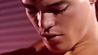 STunning beefcake Vinnie Marino milks his cum by continuous wanking it