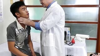 PinoyBoys.com - Young Asian barebacked during intense doctor's appointment