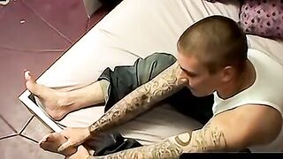 ToesXXX.com - Inked foot worshiper's double-handed cum blast