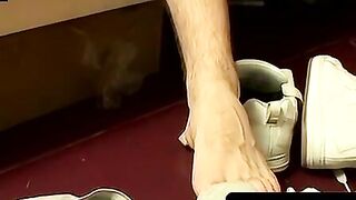 ToesXXX.com - Inked foot worshiper's double-handed cum blast