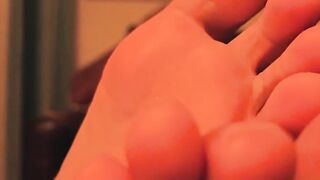 MaleFeetXXX.com - Bearded Dallas flaunts his perfect warm feet while engrossed in a h