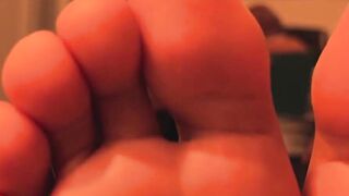 MaleFeetXXX.com - Bearded Dallas flaunts his perfect warm feet while engrossed in a h