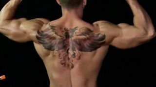 Bodybuilder finds release in solo show after taking snaps