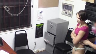 Natalie Porkman facialized after fucking with security guard