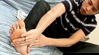 ToesXXX.com - Puppy's foot play and cumshot with a twist