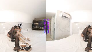 PURITYVR Horny lesbians Kelly and Luana