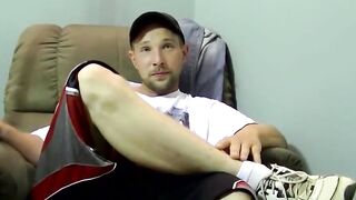 JoeSchmoeXXX.com - Billy Bob wanks his cock before spraying out a cumload