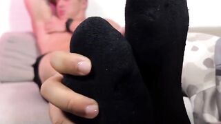 MaleFeetXXX.com - Muscular Drew Harper's feet sucked and worshiped by his straight fr