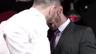 Horny executive hunk Denis Vega drills bartender after work Hoe 2
