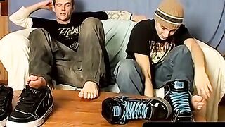 ToesXXX.com - Muscular studs' gentle toe touch with wild masturbation