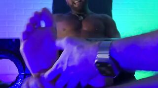 MaleFeetXXX.com - Muscular Gunnar laughs and squirms in a hairy guy's persistent tick