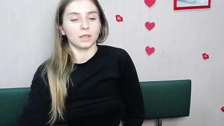 Beautiful babe TaliaSunshin masturbates on webcam solo action