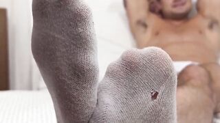 MaleFeetXXX.com - Muscular AJ Stud's tired, sweaty feet revived by a bearded guy's ex
