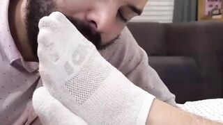 MaleFeetXXX.com - Muscular AJ Stud's tired, sweaty feet revived by a bearded guy's ex