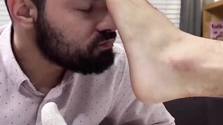 MaleFeetXXX.com - Muscular AJ Stud's tired, sweaty feet revived by a bearded guy's ex