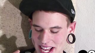 After being given a BJ emo twink raw fucks his lover
