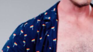 Hunk Derek irresistibly kissed Devin in an erotic photoshoot