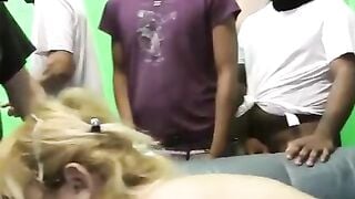 Tournante libertine pour l assistante sociale coquine Zora benlokbi