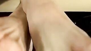 ToesXXX.com - Bathtub toe licking and mutual cock sucking twinks