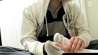 ToesXXX.com - Twinks' foot intertwining and cock stroking session