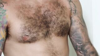 Bearded muscle hunk Alpha Wolfe is raw plowed by Drew Valentino