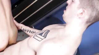 HotFamilyPorn.com - Christian Ryder offers hot sex to stepbro in locker room