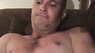 MenWorkinXXX.com - Ugly soldier has solo fun with his fat hairy prick