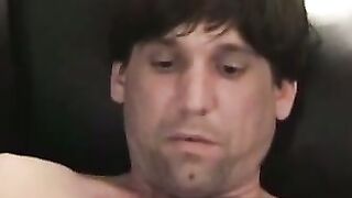 MenWorkinXXX.com - Average looking butt muncher enjoys pocket pool solo