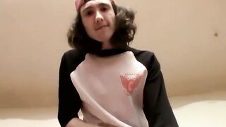 Straight thug Sean Johansen wanking on his big dick