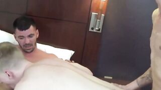 BarebackGayPorno.com - Muscle hunk Brogan Reed is spit-roasted by blond Spencer Daley