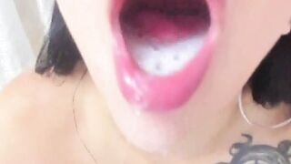 Trimmed pussy Latina sucking dildo