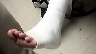 ToesXXX.com - Amateur twink's foot show and self-pleasure session