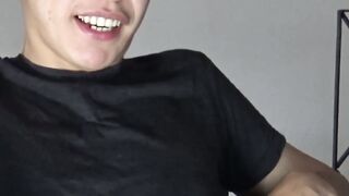 Twink buddies Remo and Santi gobbles each other cocks until cumshot