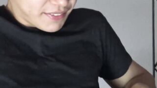 Twink buddies Remo and Santi gobbles each other cocks until cumshot